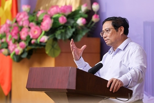 PM warns against unreasonably tightening lending to property sector