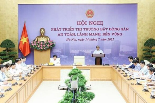 PM demands removing bottlenecks in real estate market for safe, healthy development